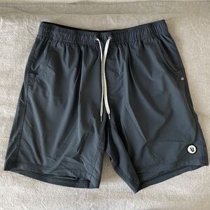 Men's Vuori Kore Short Lined 7" (XL) in Charcoal